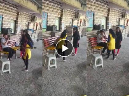 A video from Thane of girls beating up a young man who was teasing on Valentine's Day is going viral | Thane: 'व्हॅलेंटाईन डे'च्या दिवशी छेड काढणाऱ्याला मुलींनी झाडूने दिला चोप; ठाण्यातील Video Viral