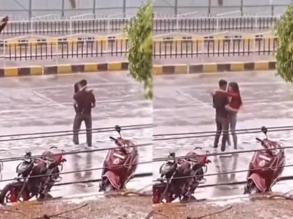 A video of a couple dancing in the rain in Indore, Madhya Pradesh is going viral | VIDEO : मौसम मस्ताना...! पावसाचं प्रेमी युगुलाकडून असंही स्वागत; भररस्त्यातच थिरकले