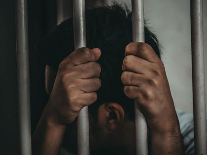 Prisoner who came for three hours quarantined for a month | तीन तासांसाठी आलेला कैदी महिनाभर क्वारंटाइन 