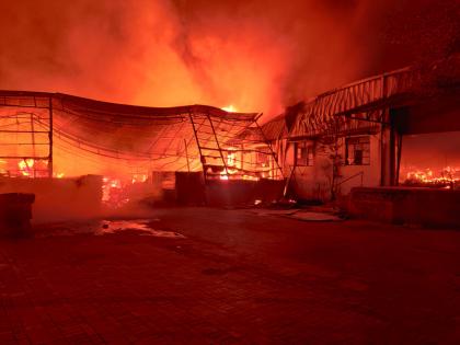 Terrible fire at Spacewood Company in MIDC, commotion in the area | एमआयडीसीतील स्पेसवूड कंपनीला भीषण आग, परिसरात खळबळ