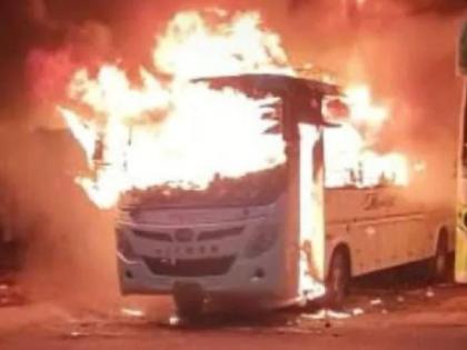 Drivers, cleaners sleep on Diwali lights in luxury bus; Both were burned alive | लक्झरी बसमध्ये दिवाळीनिमित्त दिवे लावून चालक, क्लिनर झोपले; दोघेही जिवंत जळाले