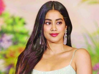 janhvi kapoor signed dharma productions film which is based on the life of gujan saxena the first woman iaf chopper pilot | जान्हवी कपूर बनणार ‘कारगिल गर्ल’!!
