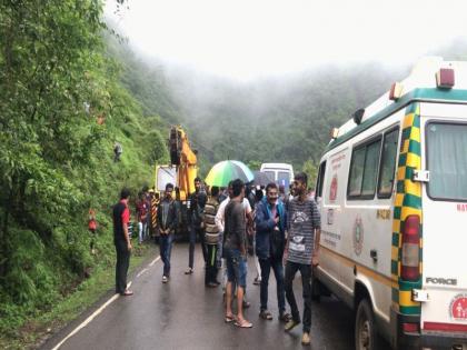 Satara Bus Accident : Ambenali Ghat's Traffic diverted through Bhor Road | Satara Bus Accident : आंबेनळी घाटातील वाहतूक भोरमार्गे वळवली 