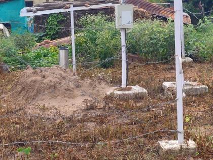 Adarki's rain gauge is surrounded by wind, neglecting maintenance | आदर्कीच्या पर्जनमापकाला वारूळाचा वेढा, देखभालीकडे दुर्लक्ष