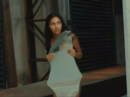 Amla Paul's Nude Scene Movie Aadai Leaked Online | अमला पॉलचे न्यूड सीन असलेला चित्रपट झाला ऑनलाईन लीक