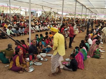 Taken in Bhandara Yatra of Balumama at Srikshetra Adamapur | श्रीक्षेत्र आदमापूर येथे बाळूमामाच्या भंडारा यात्रेत घेतला हजारो भाविकांनी महाप्रसादाचा लाभ