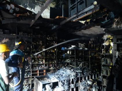 fire broke out in a shop in Chikhli due to a short circuit; Preliminary estimates based on expert technical feedback | चिखलीतील दुकानात शाॅर्टसर्किटमुळे लागली आग; तज्ज्ञांच्या तांत्रिक अभिप्रायावरून प्राथमिक अंदाज