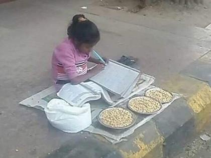 IFS officer sushant nanda shares photo of small girl studying on footpath while selling goods | हो कहीं भी आग, लेकिन आग जलनी चाहिए! या चिमुकलीचा फोटो पाहुन तुम्हीही हेच म्हणाल...