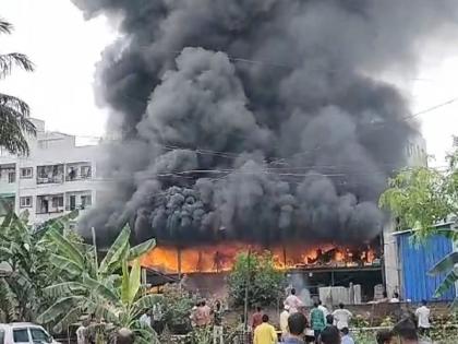 Godown fire on Nagar-Kalyan highway, loss of lakhs | Pune: नगर-कल्याण महामार्गावरील गोडाऊनला आग, लाखोंचे नुकसान