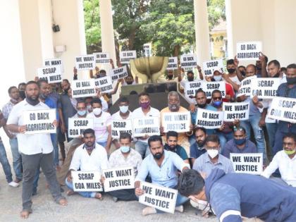 Indefinite agitation of taxi traders in Goa from tomorrow | गोव्यात टॅक्सी व्यावसायिकांचे उद्यापासून बेमुदत आंदोलन; ‘गोवा माइल्स’, ‘अपना भाडा टॅक्सी सेवा बंद करण्याची मागणी