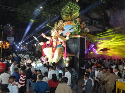 The sound system was blaring loudly during the arrival procession of Shri at Rajarampuri in Kolhapur | कोल्हापुरात राजारामपुरीमध्ये गणेश आगमन मिरवणुकीत 'दणदणाट', लेसर किरणांचा झगमगाट-video The sound system was blaring loudly during the arrival procession of Shri at Rajarampuri in Kolhapur | कोल्हापुरात राजारामपुरीमध्ये गणेश आगमन मिरवणुकीत 'दणदणाट', लेसर किरणांचा झगमगाट-video
