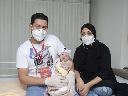 The baby from Iraq has been discharged from Kolilaben Hospital in Mumbai | मुंबईत उपचार घेण्यासाठी इराकमधील 'ब्ल्यू बेबी'ने दोन देशांतील अंतर अन् कोरोनाचे आव्हान केले पार