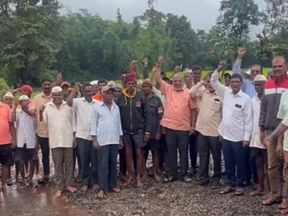 Raju Shetty criticizes Shaktipeeth Highway for sending Adani's minor minerals through Gadchiroli | शक्तिपीठ महामार्ग अदानीचे गौण खनिज गडचिरोलीतून पाठविण्यासाठीच, राजू शेट्टींचे टीकास्त्र Raju Shetty criticizes Shaktipeeth Highway for sending Adani's minor minerals through Gadchiroli | शक्तिपीठ महामार्ग अदानीचे गौण खनिज गडचिरोलीतून पाठविण्यासाठीच, राजू शेट्टींचे टीकास्त्र