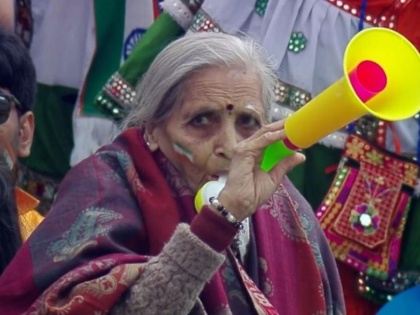 India vs Bangladesh, Latest News: 87 years old Charulata Patel who was seen cheering for India in the stands during the match | India Vs Bangladesh, Latest News : भारताच्या सामन्यात 'या' आज्जीबाईंनी केली फुल टू धमाल, पाहा व्हिडीओ