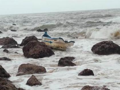 Three killed after boat hits rock in Achara sea, unfortunate incident happened on Narli Purnima day itself | Sindhudurg: आचरा समुद्रात होडी खडकावर आदळली, तिघांचा मृत्यू, नारळी पौर्णिमा दिवशीच घडली दुर्दैवी घटना 