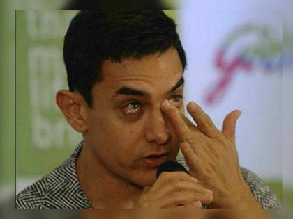 aamir-khan-he-get-emotional-after-remembering-his-father-struggle | वडिलांच्या कर्जबाजारीपणामुळे झाले कुटुंबाचे हाल; जुने दिवस आठवून आमिर भावुक