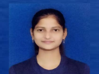 Construction worker daughter Akanksha Krishnat Gurav scored 88.67 percent marks in 12th examination | HSC Result 2022: बांधकाम कामगाराच्या लेकीची "आकांक्षा" पूर्ण, उच्च शिक्षणासाठी पाठबळाची गरज