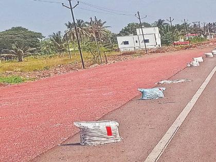 Fraud of the government and public by the contractor in the work of Alandi Pandharpur highway | आळंदी-पंढरपूर महामार्गाच्या कामात ठेकेदाराकडून शासन व जनतेची फसवणूक, अधिकारी काम पाहतात?