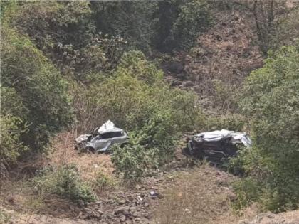 A car crashed into a 400-foot ravine in aamba ghat, killing a woman doctor and a child | ..अन् विसावा पॉईंटवरून कार ४०० फूट खोल दरीत कोसळली, महिला डॉक्टरसह बालकाचा मृत्यू