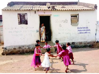 Anganwadi moved and arranged for bar: Importance of alcohol more than condensed education | अंगणवाडी हलवली अन् ‘बार’ची सोय केली : कोंडिग्रेत शिक्षणापेक्षा दारूला महत्त्व