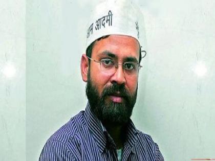 AAP MLA Akhilesh Pati tripathi got angry and beat him up for mentioning problems in the constituency | विभागातील समस्या सांगितल्याने आमदार महोदय भडकले; रागात व्यक्तीच्या डोक्यात घातली वीट