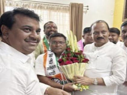 Aam Aadmi Party's West Maharashtra treasurer Sagar Bhogavkar joins NCP Ajit Pawar faction | Satara: सागर भोगावकरांच्या हातात 'झाडू'ऐवजी 'घड्याळ'; कऱ्हाडमध्ये अजित पवार यांच्याकडून स्वागत