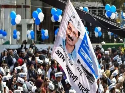 Split in Aam Aadmi Party in Delhi, 15 corporators resign | दिल्लीत आम आदमी पक्षात फूट, १५ नगरसेवकांनी दिला राजीनामा Split in Aam Aadmi Party in Delhi, 15 corporators resign | दिल्लीत आम आदमी पक्षात फूट, १५ नगरसेवकांनी दिला राजीनामा