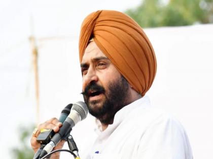 Punjab AAP MLA harmeet singh pathanmajra accused of rape escapes from police custody | बलात्काराचा आरोप असलेला AAP आमदार गोळीबार करत पोलिसांच्या तावडीतून पळाला... Punjab AAP MLA harmeet singh pathanmajra accused of rape escapes from police custody | बलात्काराचा आरोप असलेला AAP आमदार गोळीबार करत पोलिसांच्या तावडीतून पळाला...