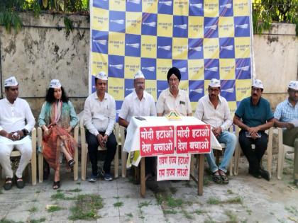 AAP's 'Modi hatao, desh bachao' poster campaign across the country, Mass awakening through agitation | 'आप'ची 'मोदी हटाओ, देश बचाओ'ची हाक, देशभर पोस्टरबाजी