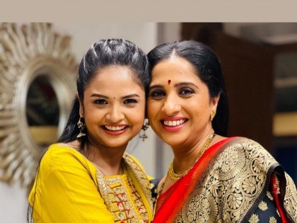 Have you seen Aai Kuthe Kay Karte fame Isha's real life mother?, mother and daughter looks very similar | 'आई कुठे काय करते' मालिकेतील ईशाच्या खऱ्या आईला पाहिलंत का?, मायलेकी अगदी दिसतात सारख्या