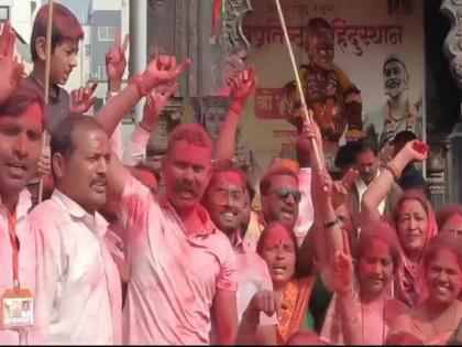 Jubilation of Maratha brothers in Pune city and suburbs after reservation decision | Maratha Reservation: आरक्षणाच्या निर्णयानंतर पुणे शहरात व उपनगरात मराठा बांधवांचा जल्लोष