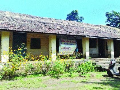 Palliative Health Center constructed with cost of Rs 75 lakh waiting for inauguration | ७५ लाख रुपये खर्चून बांधण्यात आलेले पळचिल आरोग्य केंद्र उद्घाटनाच्या प्रतीक्षेत