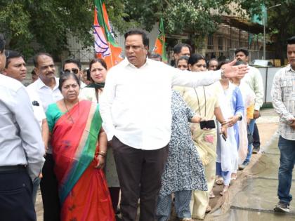 Do not do any concreting after May 20, Ashish Shelar instructs municipal officials | २० मे नंतर कुठलेही काँक्रिटीकरण करु नका, आशिष शेलारांचे पालिका अधिकाऱ्यांना निर्देश Do not do any concreting after May 20, Ashish Shelar instructs municipal officials | २० मे नंतर कुठलेही काँक्रिटीकरण करु नका, आशिष शेलारांचे पालिका अधिकाऱ्यांना निर्देश
