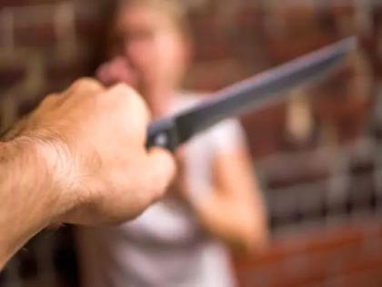 man attacks with knife as transgender refuses to marry him | तृतीयपंथीशी लग्नाचा तगादा, नकार देताच केला चाकूने हल्ला; वर्ध्यातील घटना