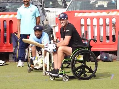 Mumbai: AB de Villiers played wheelchair cricket at Marine Lines, Video Goes Viral | AB de Villiers: व्हीलचेअरवर बसून एबी डिव्हिलियर्सची जबरदस्त फलंदाजी, पाहा व्हिडीओ