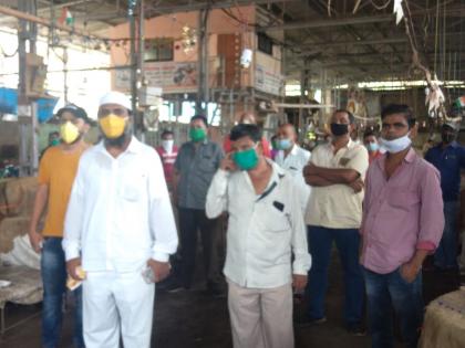 Time of famine on 700 traders in Lakshmi Market in Kalyan | कल्याणमधील लक्ष्मी मार्केटमधील 700 व्यापाऱ्यांवर उपासमारीची वेळ