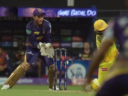 IPL 2022 T20 Match CSK vs KKR Live : Unlucky Varun chakaravarthy; Has that flicked the leg stump? Yes, but the bails don't light up, Ambati Rayudu survive   | IPL 2022 T20 Match CSK vs KKR Live : दुर्दैवी वरुण चक्रवर्थी अन् भाग्यवंत Ambati Rayudu; चेंडू स्टम्पला लागूनही CSKच्या फलंदाजाला मिळाला चौकार