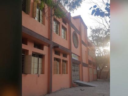 The no-tender contract increased the 'tension' of the municipal officials, transfer of the school building in Rajapeth stalled | विनाटेंडर कंत्राटाने वाढविले महापालिका अधिकाऱ्यांचे ‘टेन्शन’, राजापेठच्या ‘त्या’ इमारतीचे हस्तांतरण रखडले