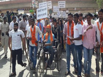 Aurangabad scary declarations! The morcha was organized by the students preparing for the competition | औरंगाबाद दणाणले घोषणांनी ! स्पर्धा परीक्षेची तयारी करणा-या विद्यार्थ्यांनी काढला मोर्चा