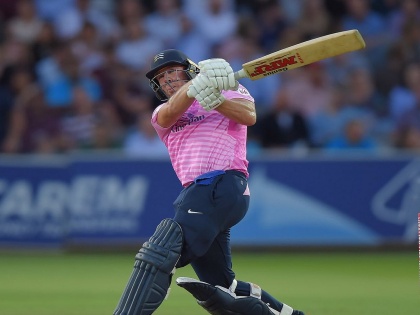 AB de Villiers makes a 43-ball 88 on debut for Middlesex | एबी डिव्हिलियर्सचे दमदार पदार्पण, 43 चेंडूंत चोपल्या 88 धावा
