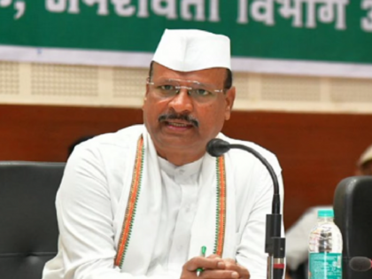 congress nana patole demands that extrusion extortionist agriculture minister abdul sattar | “शेतकऱ्यांबद्दल अजिबात चिंता नाही, वसुलीबाज कृषीमंत्री अब्दुल सत्तारची हकालपट्टी करा”