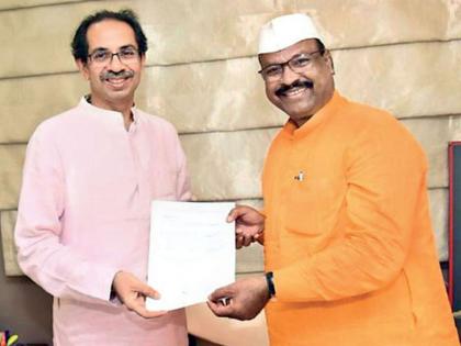 Uddhav Thackeray Gave important Departments to Abdul Sattar | नाराज अब्दुल सत्तारांच्या पारड्यात मुख्यमंत्री उद्धव ठाकरेंनी टाकली महत्त्वाची खाती 