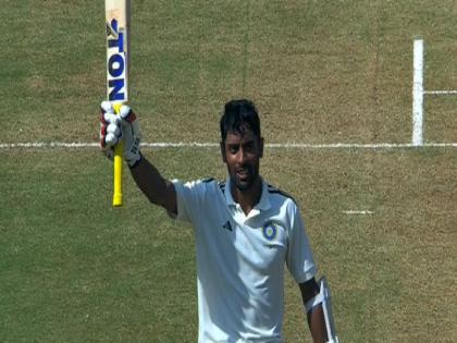 Irani Cup 2024 Easwaran smashes yet another ton makes it 3 hundreds in 4 innings See Record | Irani Cup 2024 : 'फर्स्ट क्लास' कामगिरी; Abhimanyu Easwaran नं चौथ्या डावात ठोकली तिसरी सेंच्युरी