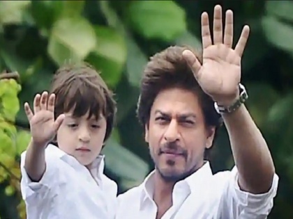 Shah Rukh Khan requests Amitabh Bachchan to spend his Saturday with AbRam | अबरामसाठी शाहरुख खानने अमिताभ बच्चन यांना केली ही खास विनंती