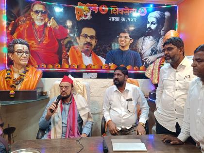 Maharashtra Assembly Election 2024 - Samajwadi Party Abu Azmi visited Shiv Sena branch of Uddhav Thackeray in Mankhurd Shivajinagar area | मानखुर्दमध्ये अबु आझमींची ठाकरे गटाच्या शाखेला भेट; ठाकरेंचे शिवसैनिक करणार प्रचार