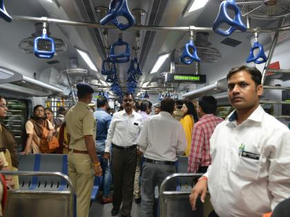 AC local doors not open in Thane station? | ठाणे स्थानकात एसी लोकलचे दरवाजे उघडले नाहीत?