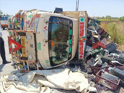 Collision between a tempo and a two-wheeler in Yogewadi area on the Guhagar-Bijapur highway sangli, One person killed | Sangli: टेम्पो-दुचाकीची समोरासमोर भीषण धडक, एक जण ठार