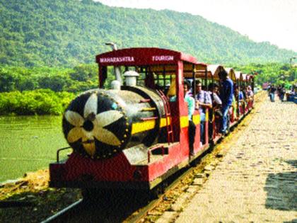 min train Accidents at the Shetghar in Gharapuri | घारापुरीतील शेतबंदर येथे मिनीट्रेनला अपघात, पर्यटक बचावले