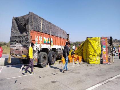 Three killed in accident on Hingoli to Kanergaon road | हिंगोली ते कनेरगावनाका मार्गावर भीषण अपघात, ट्रॅक व आयशरच्या धडकेत तीन ठार