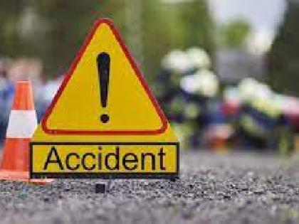 driver killed as the tanker filled with water crashed into the nala | पाणी भरलेला टँकर नाल्यात कोसळला, चालक जागीच ठार